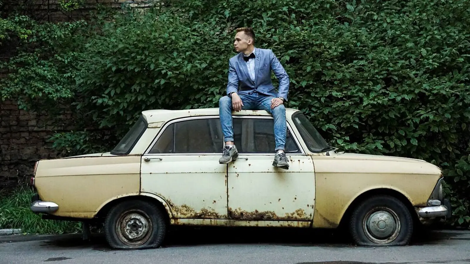 Enter AlexVail VIP Show