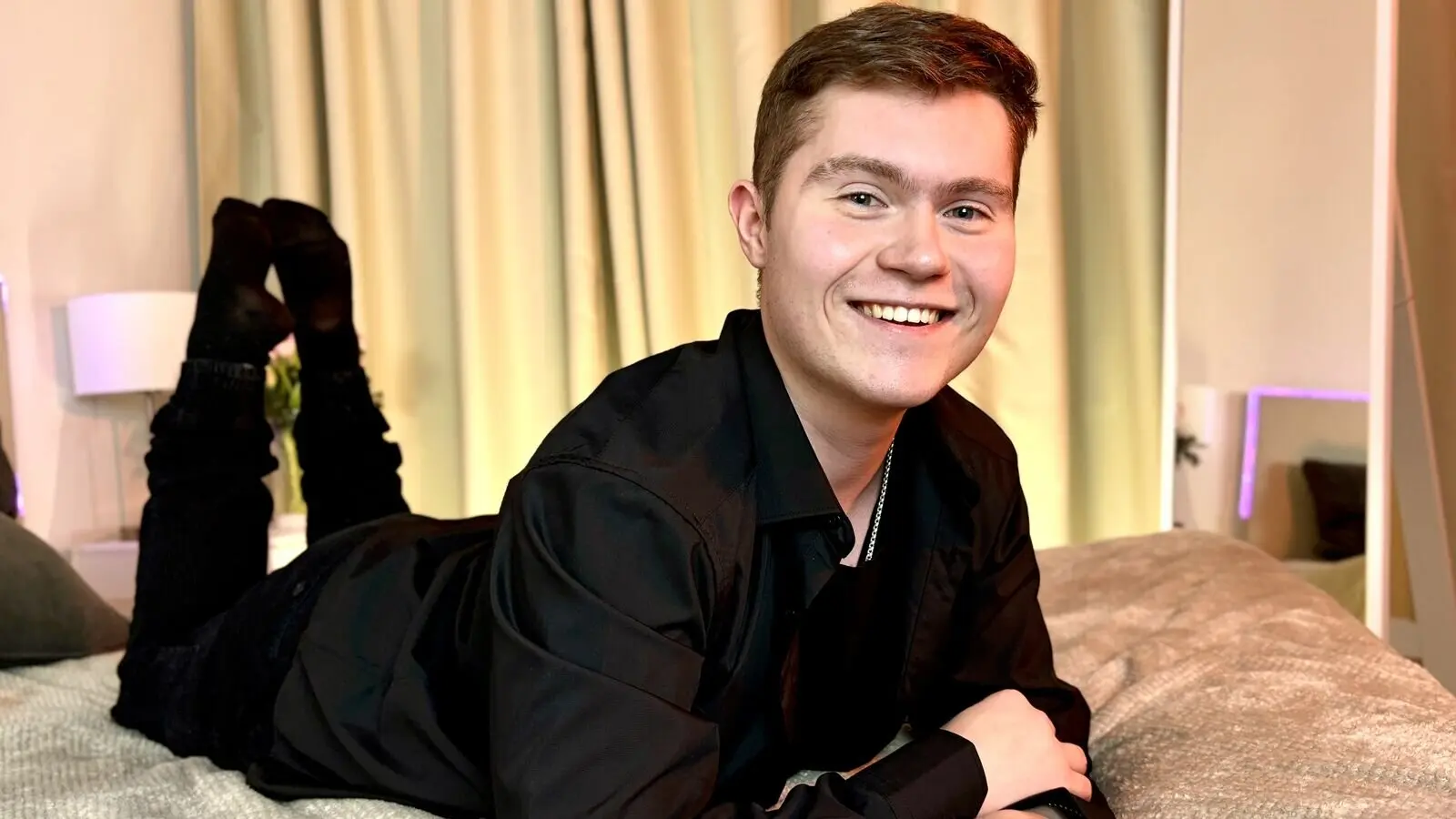 Enter AsacuraYo VIP Show