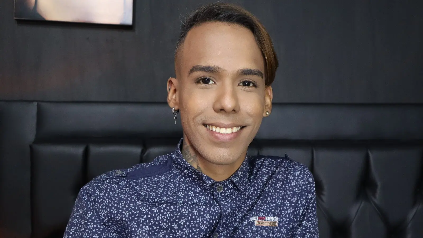 Enter DamianHurley VIP Show