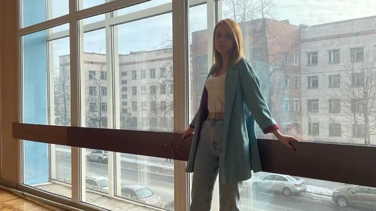 Enter DakotaDevis VIP Show