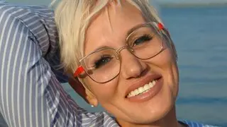 Enter DianaDelana VIP Show