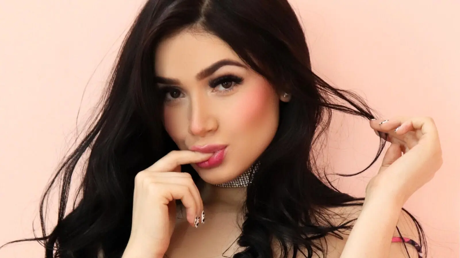 Enter EmilyPrada VIP Show