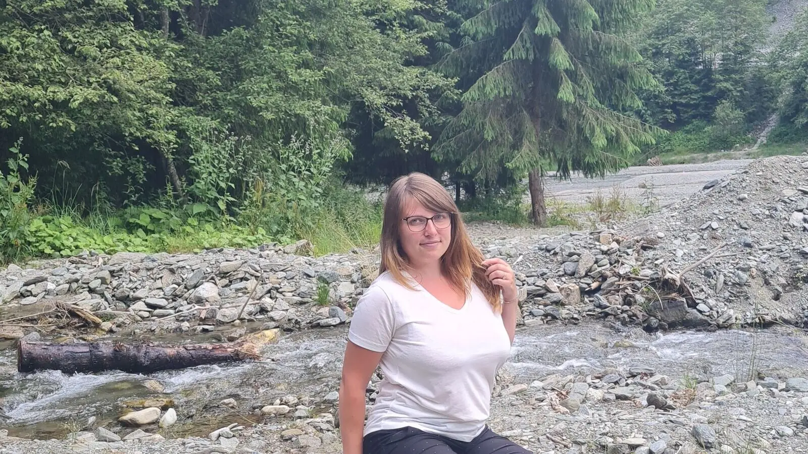 Enter EvaEvlyne VIP Show