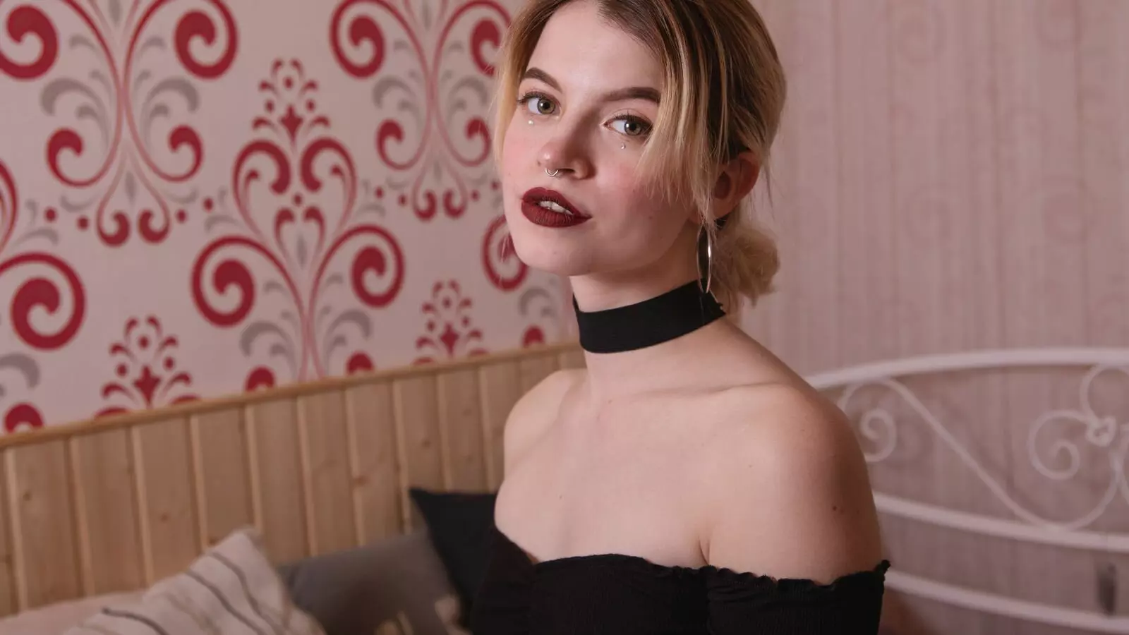 Enter JaimeStafford VIP Show