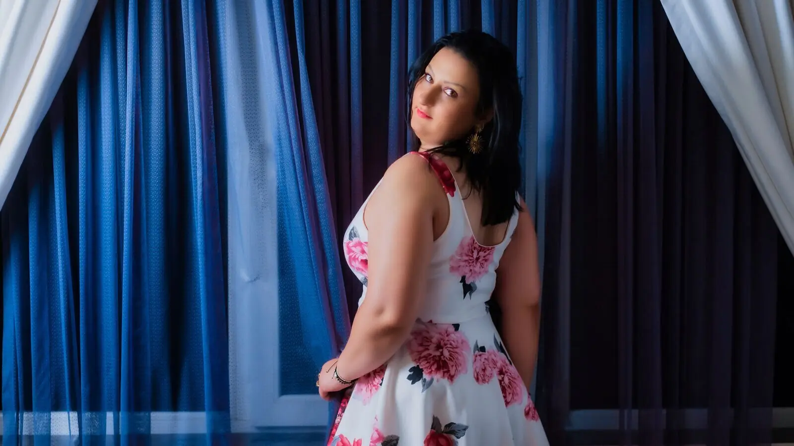 Enter JuliaBrie VIP Show