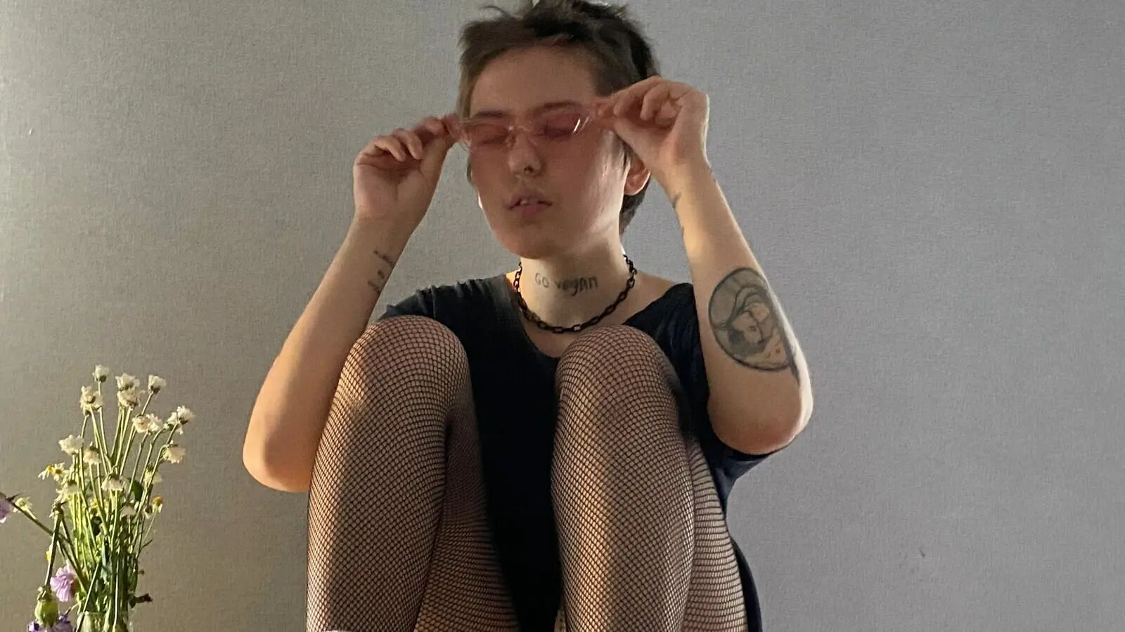 Enter KarenDous VIP Show