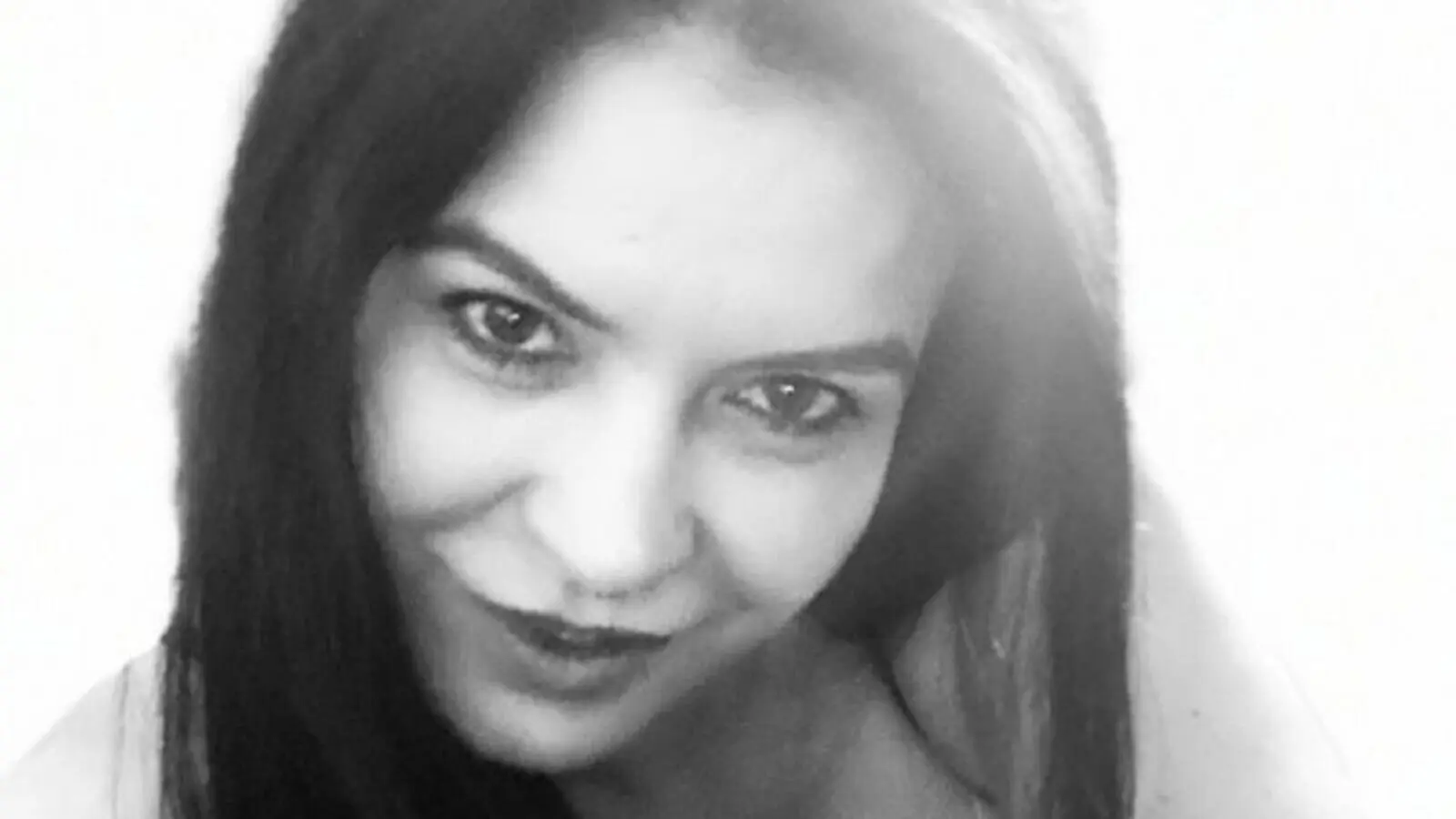 Enter KassandraSenzual VIP Show