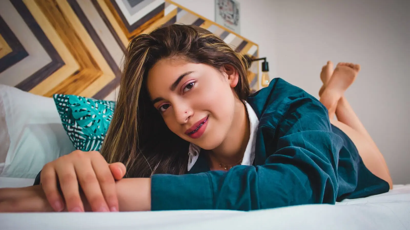 Enter LeillaFox VIP Show