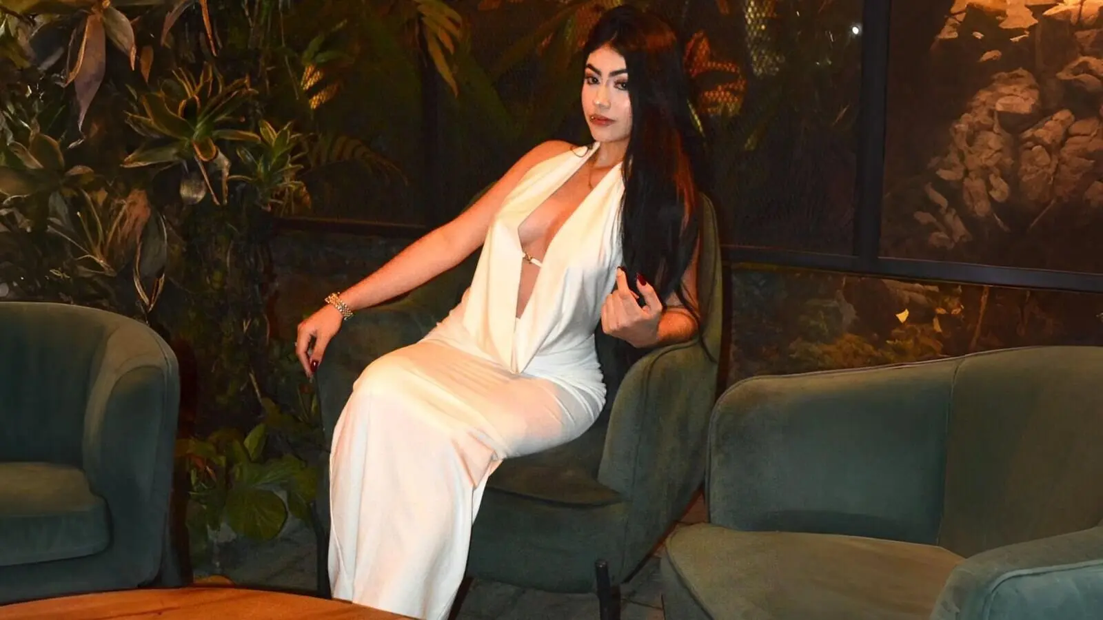 Enter NicoleeFerrer VIP Show