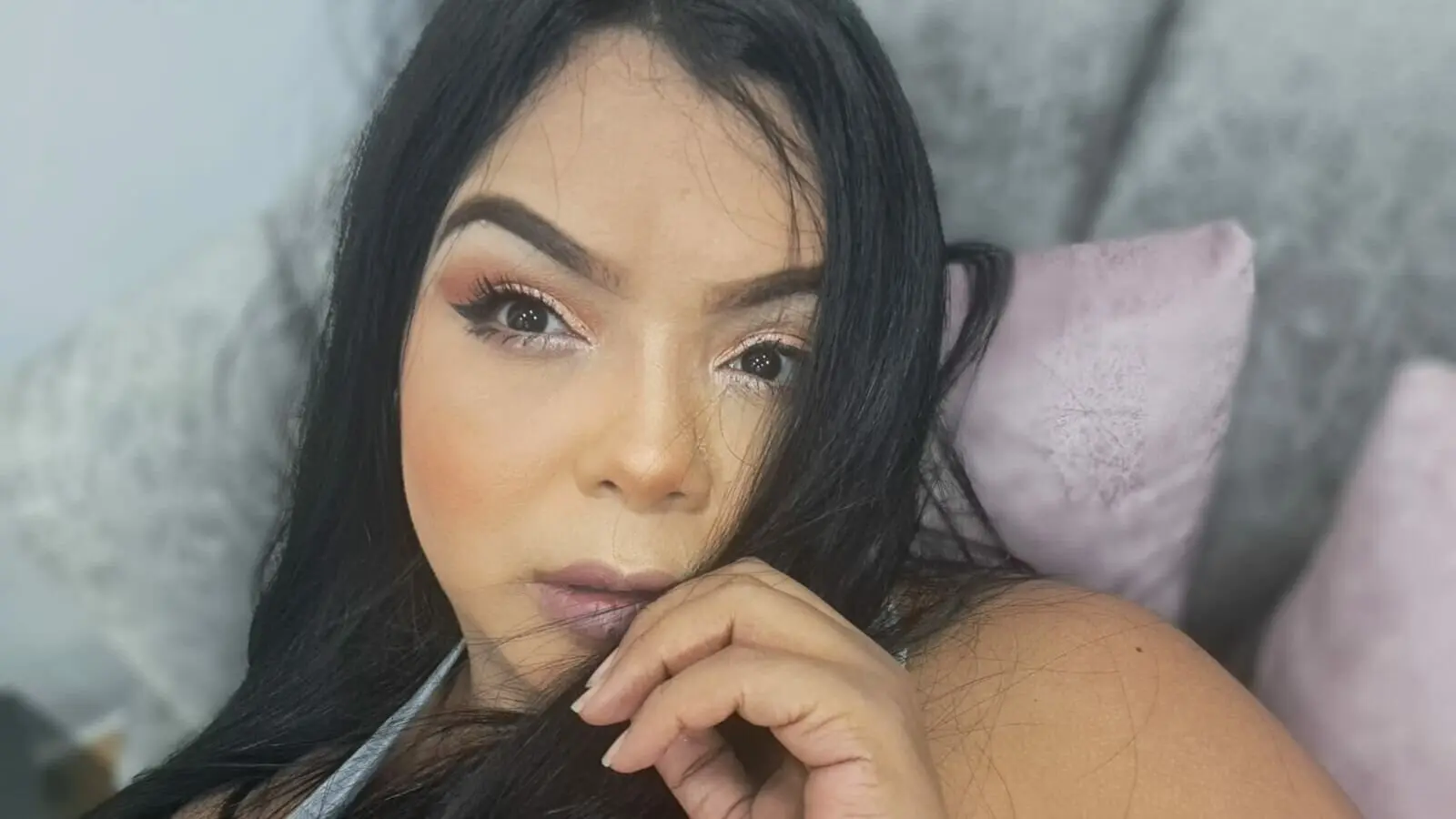 Enter SamantaRobinson VIP Show