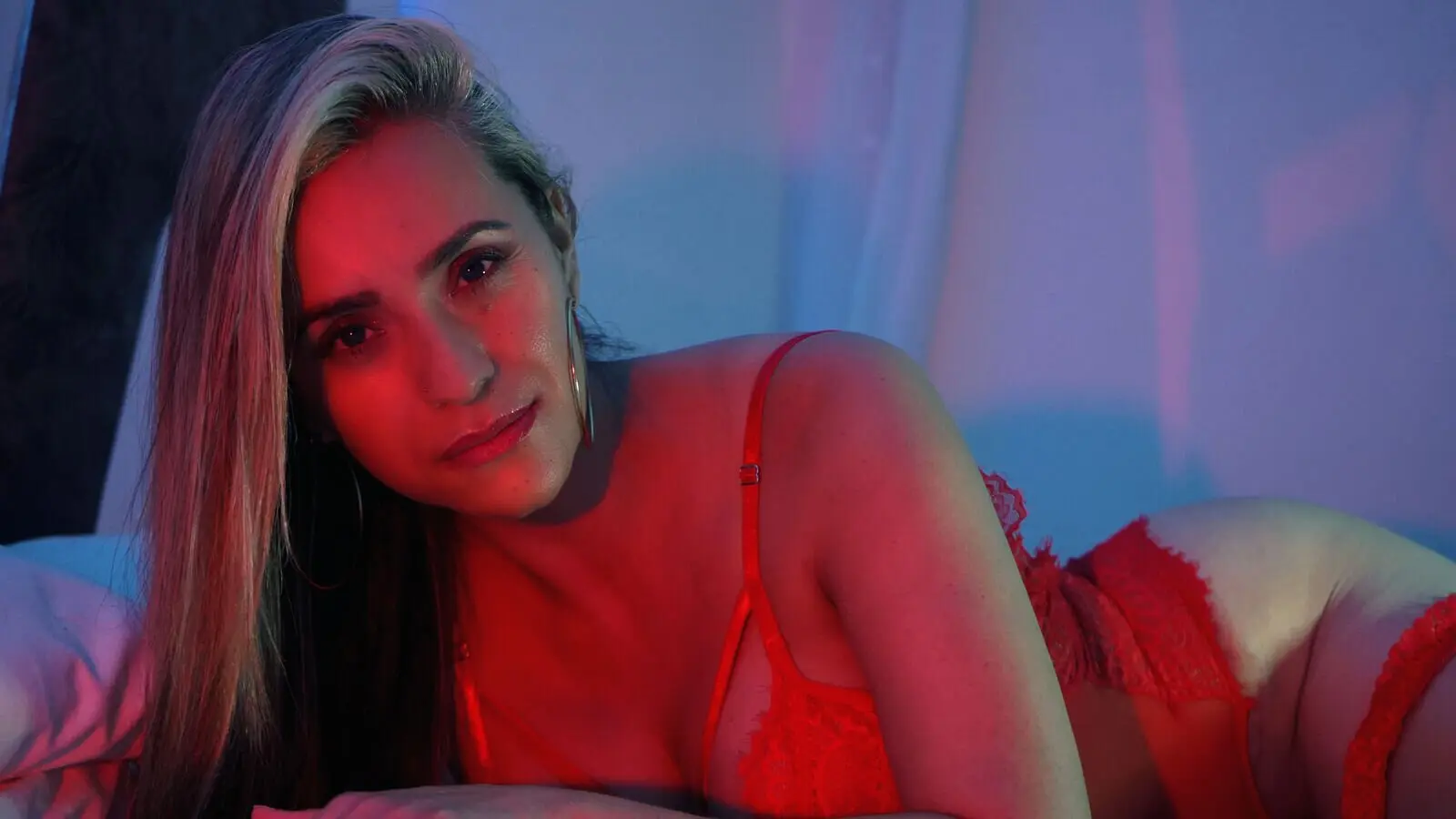 Enter SaraCabrera VIP Show