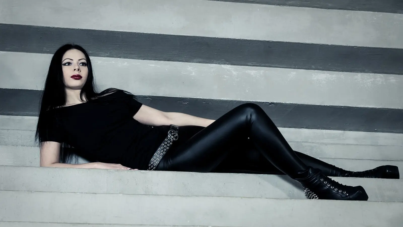 Enter VickyBurns VIP Show