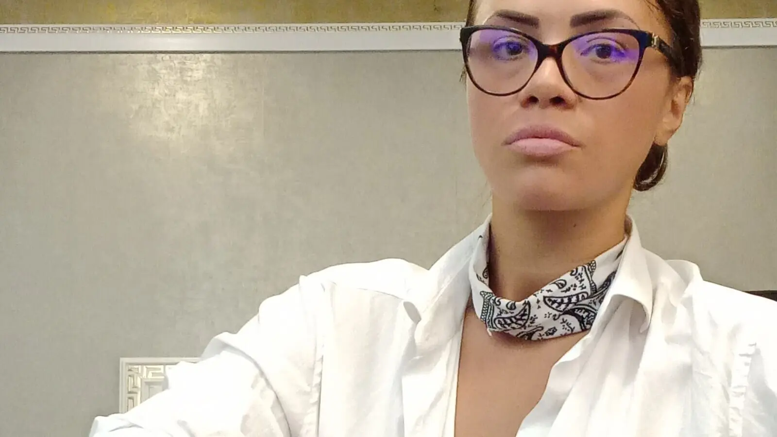 Enter KittyAniston VIP Show